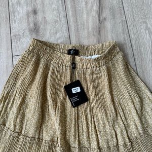 women’s soft yellow floral tiered pleated brand new skirt. size small. with tags